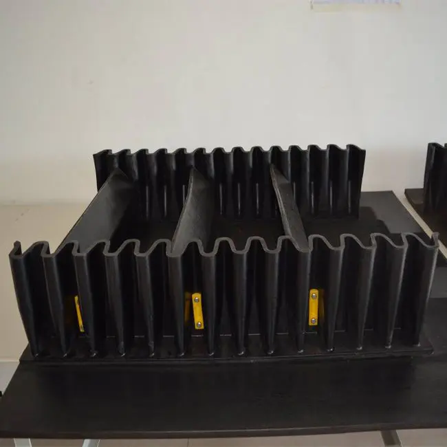 Corrugated-Sidewall-Conveyor-Belt.webp