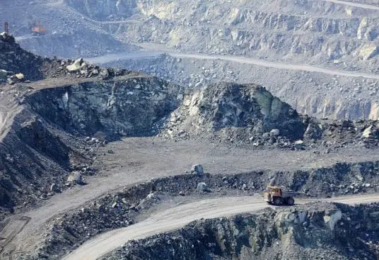 Introducción a los Equipos de Transporte Comunes en la Minería a Cielo Abierto