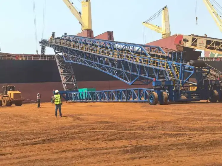 ZOOMRY Mobile Shiploader in Operation at African Port.webp