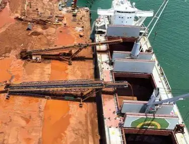 Soluciones de transporte de materiales a granel para puertos y terminales